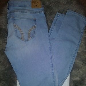 Hollister Jeans 28 x 29 (7 in juniors)